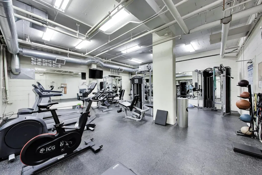 2300 North Commonwealth Avenue Chicago IL 60614