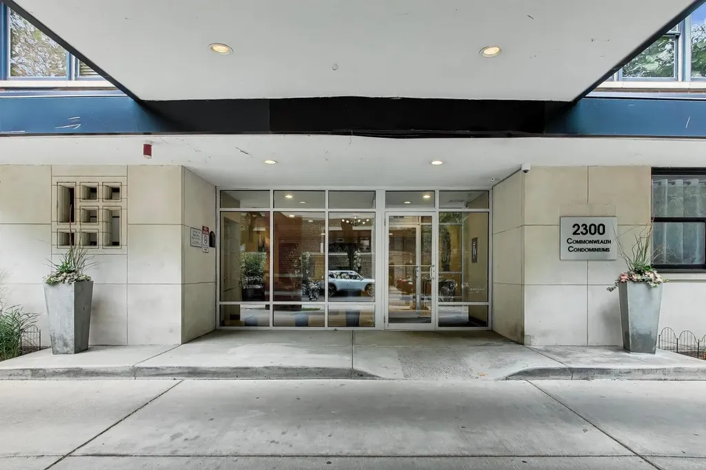 2300 North Commonwealth Avenue Chicago IL 60614