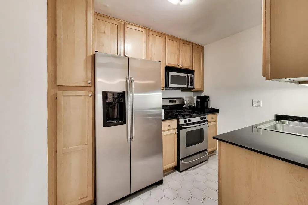 2300 North Commonwealth Avenue Chicago IL 60614