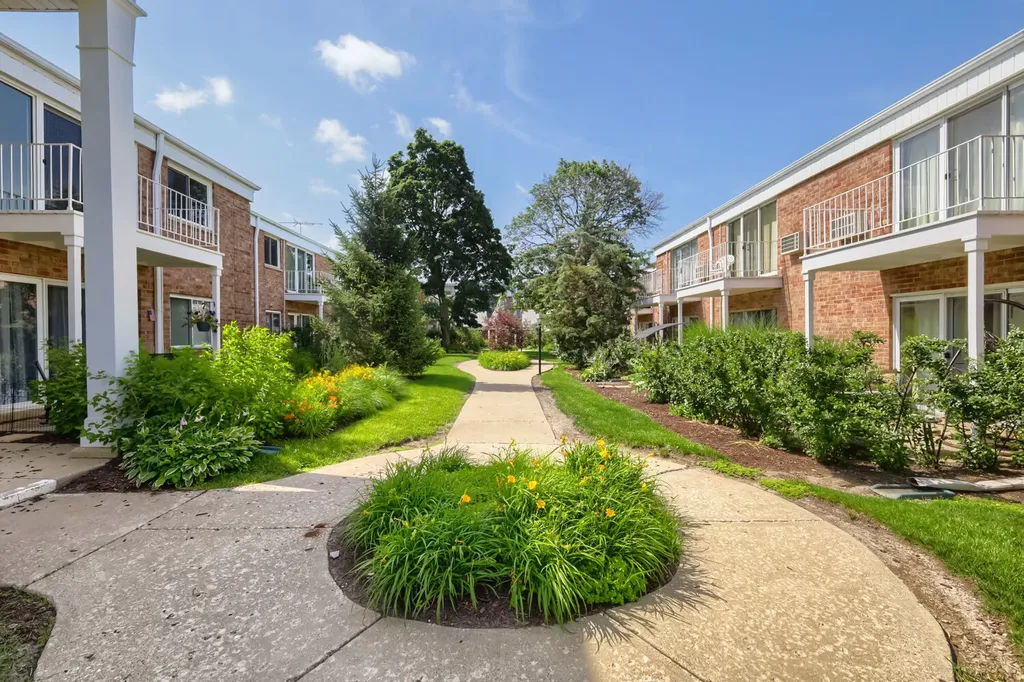 543 Burlington Avenue Downers Grove IL 60515