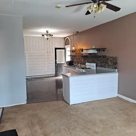 185 South State Street Hampshire IL 60140