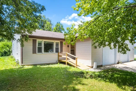 1521 Pebblewood Drive Sycamore IL 60178