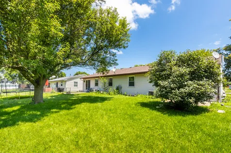 1521 Pebblewood Drive Sycamore IL 60178