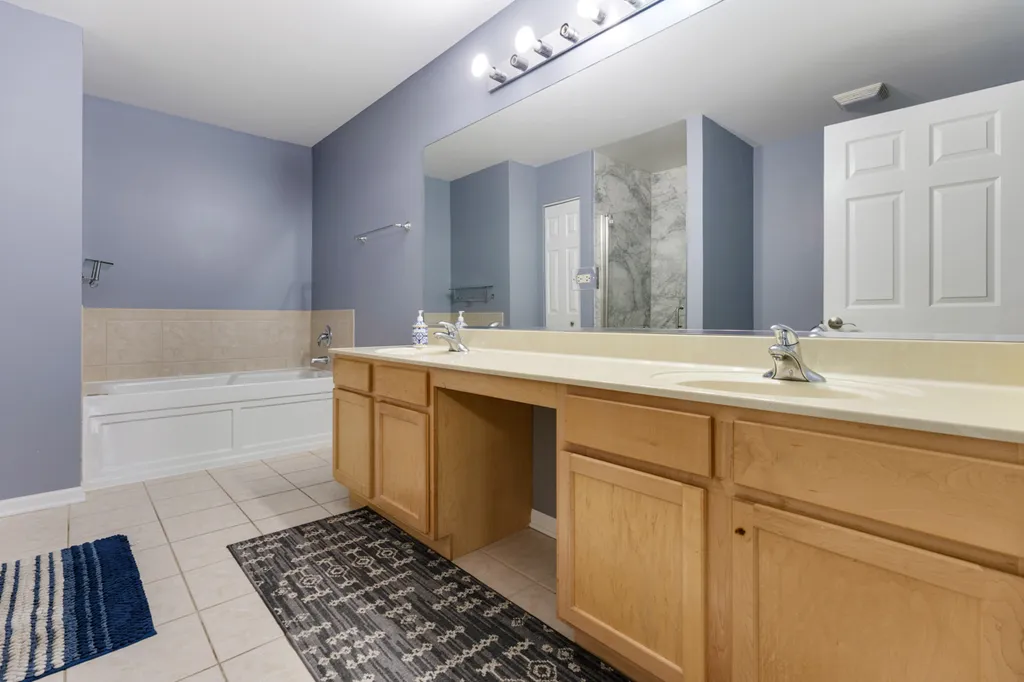 460 Vaughn Circle Aurora IL 60502