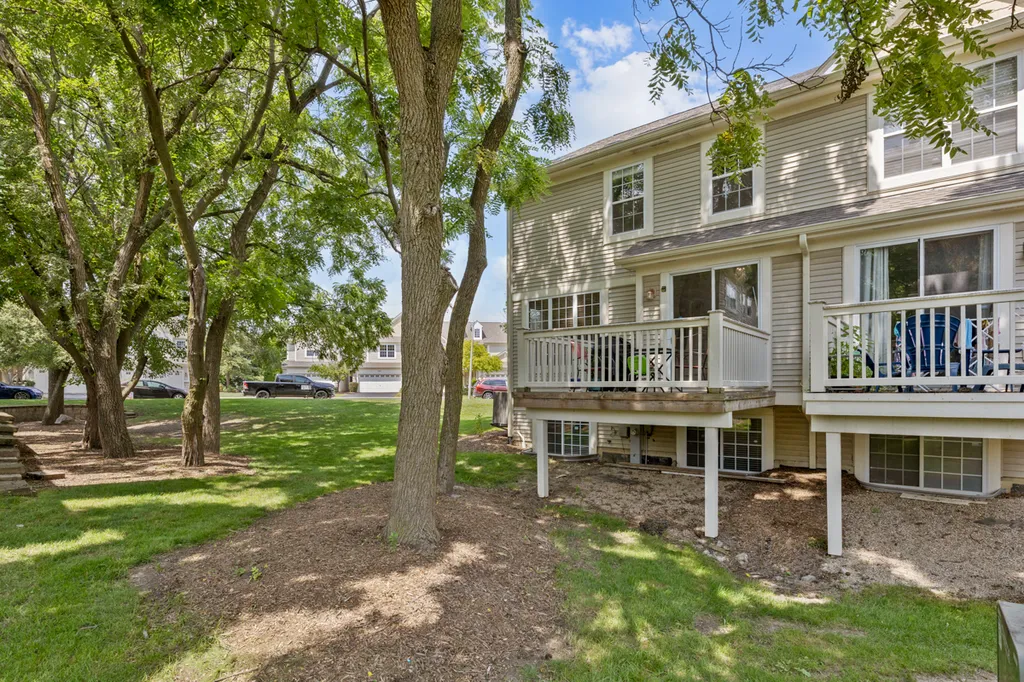 460 Vaughn Circle Aurora IL 60502