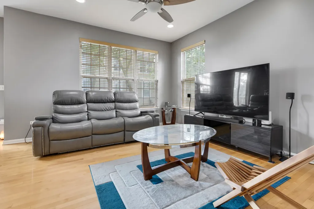 460 Vaughn Circle Aurora IL 60502