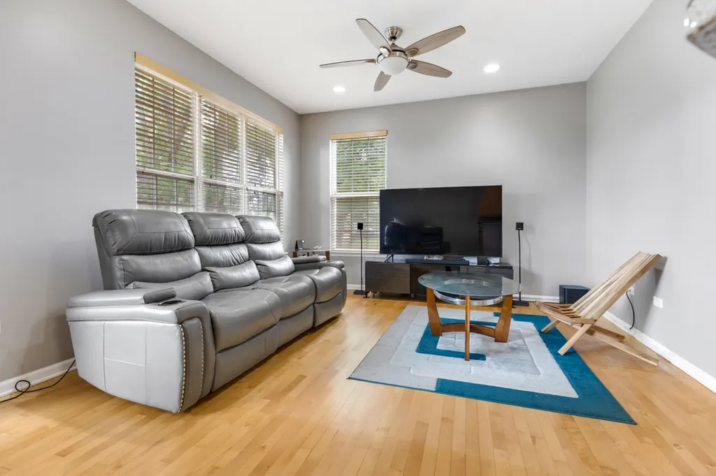 460 Vaughn Circle Aurora IL 60502