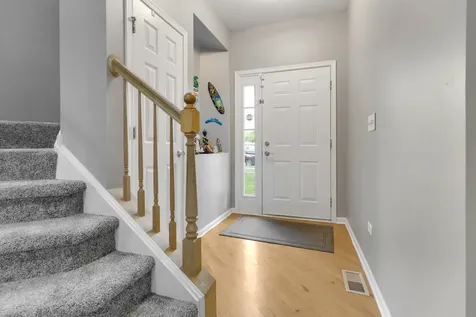460 Vaughn Circle Aurora IL 60502
