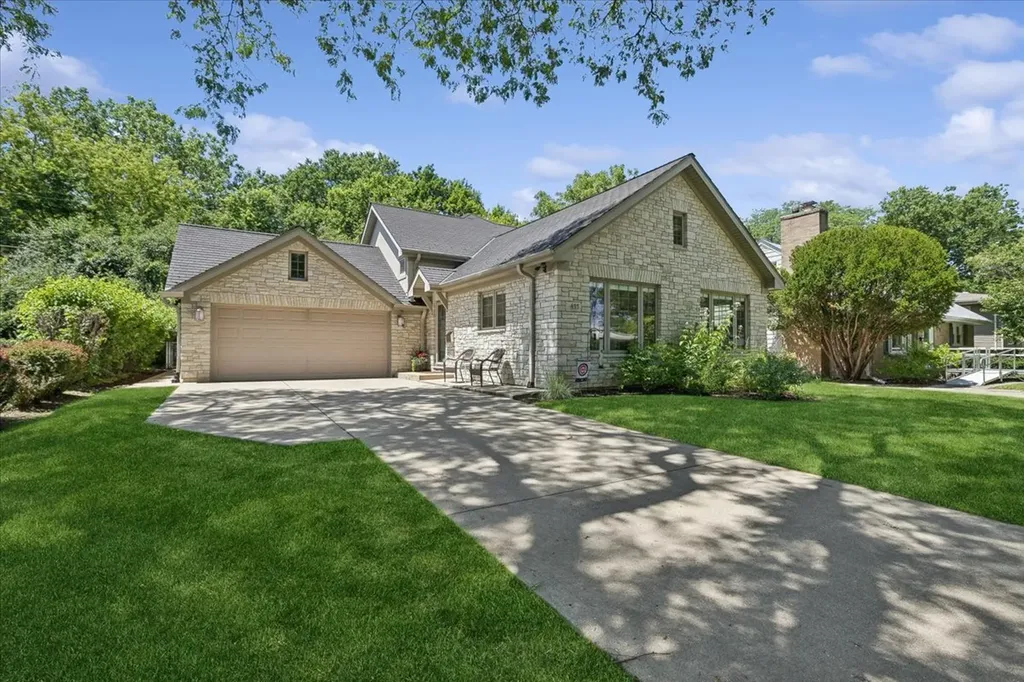 411 Drake Street Libertyville IL 60048