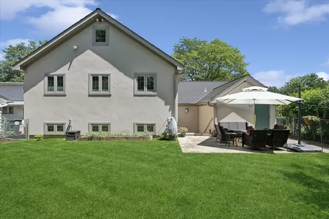 411 Drake Street Libertyville IL 60048