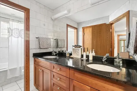 411 Drake Street Libertyville IL 60048