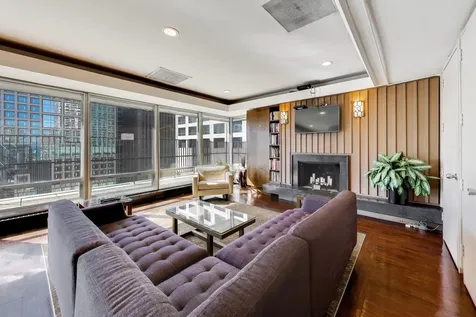 201 East Chestnut Street Chicago IL 60611