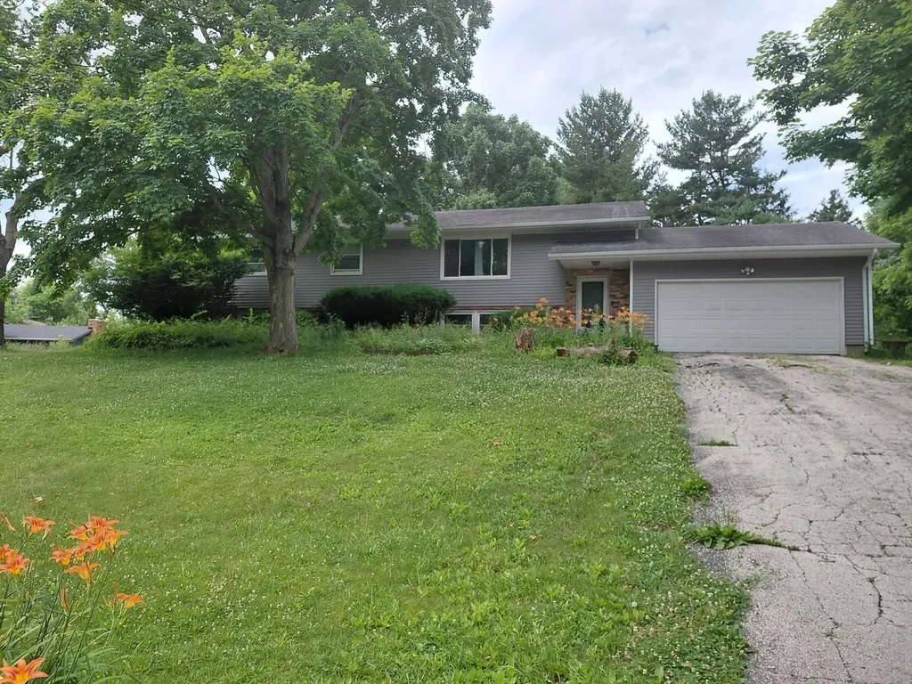 19897 Lakewood Drive Bloomington IL 61705