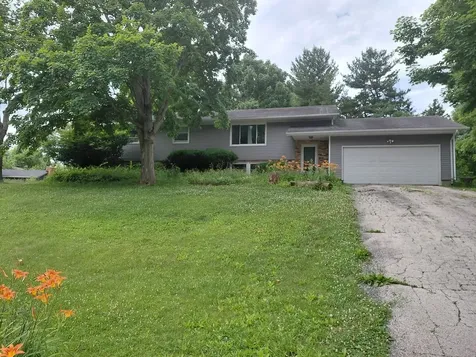 19897 Lakewood Drive Bloomington IL 61705