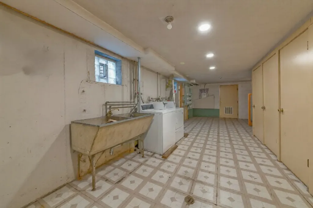 8544 West Rascher Avenue Chicago IL 60656