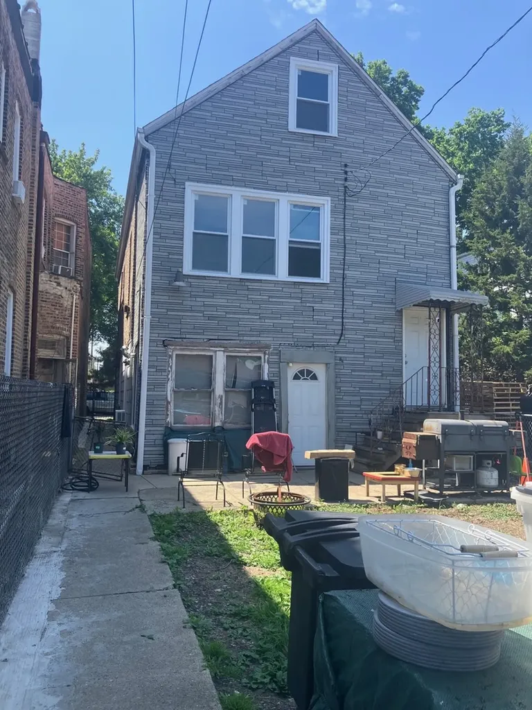 2857 South Tripp Avenue Chicago IL 60623