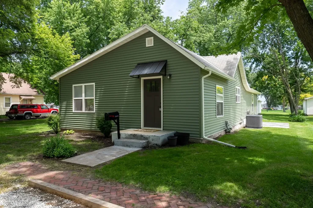 314 North 2nd Avenue Chenoa IL 61726