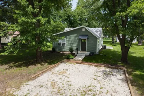 314 North 2nd Avenue Chenoa IL 61726