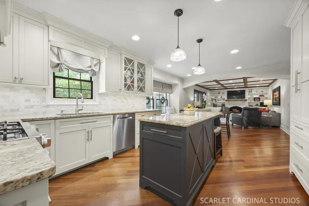 85 Claremont Drive Naperville IL 60540