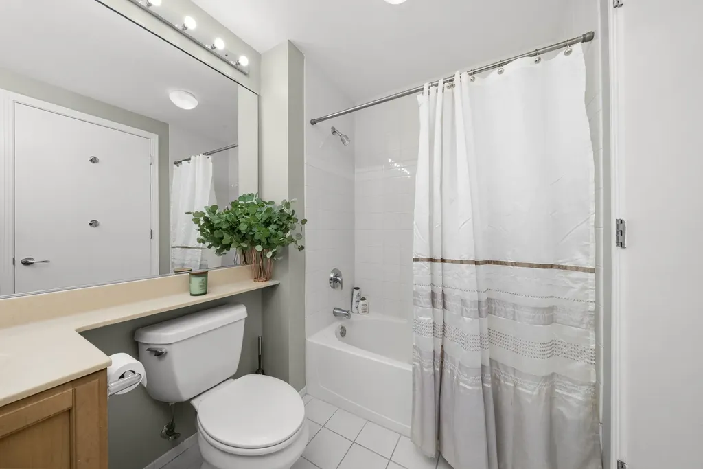 400 North La Salle Drive Chicago IL 60654