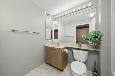 400 North La Salle Drive Chicago IL 60654