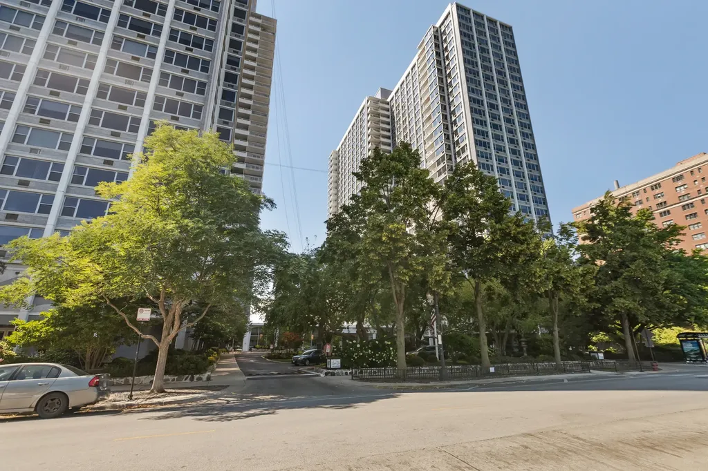 4250 North Marine Drive Chicago IL 60613