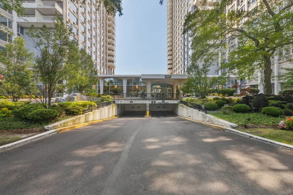 4250 North Marine Drive Chicago IL 60613