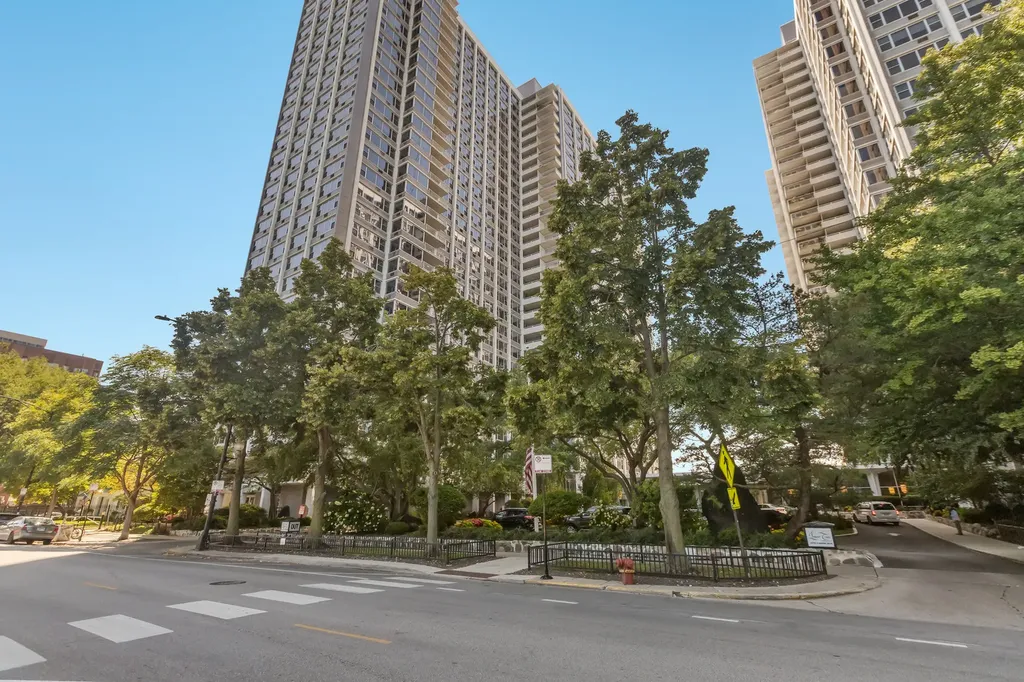 4250 North Marine Drive Chicago IL 60613