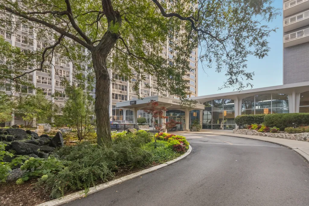 4250 North Marine Drive Chicago IL 60613