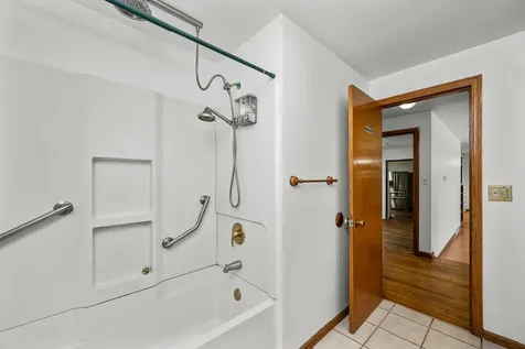 2400 27TH Street Rock Island IL 61201