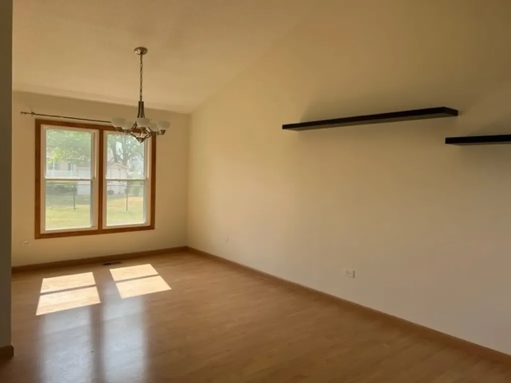 2135 Derby Court Wheaton IL 60189
