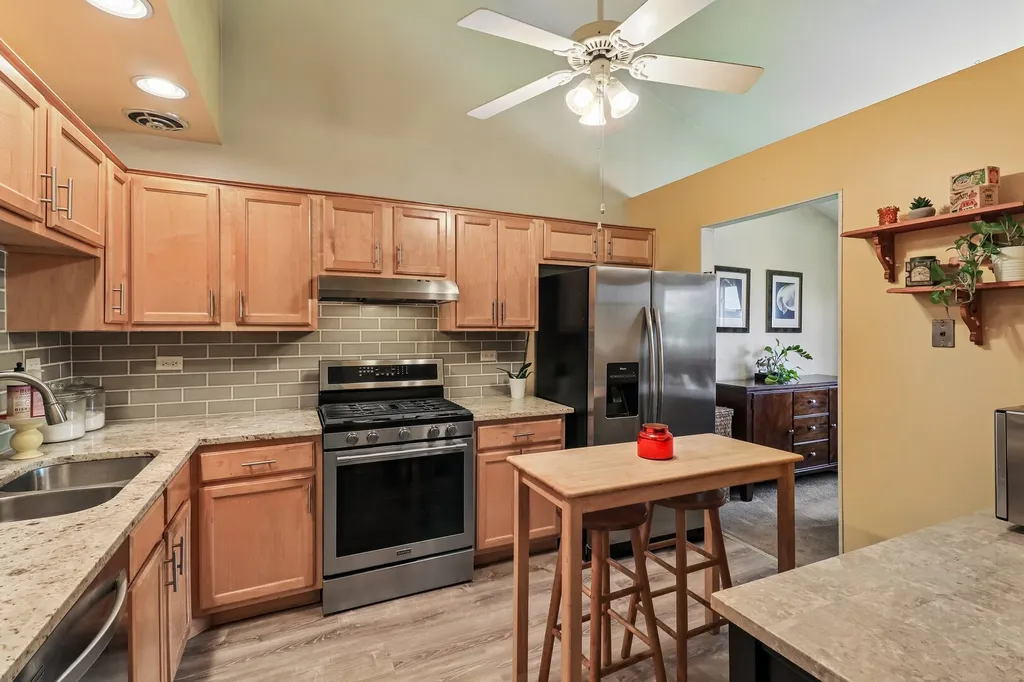 739 High Ridge Road Roselle IL 60172