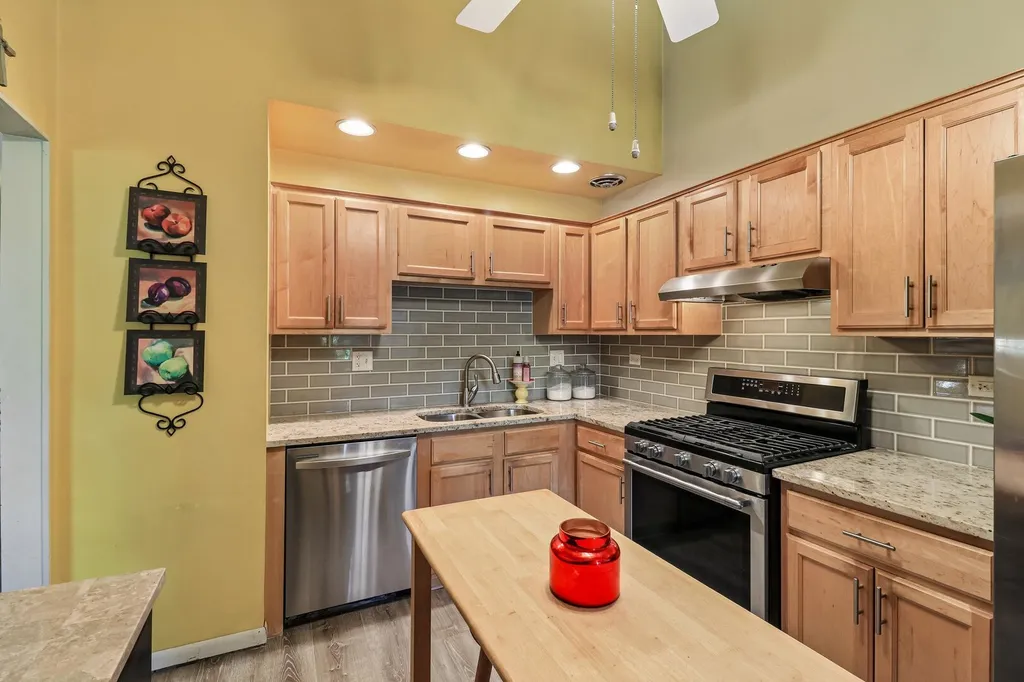 739 High Ridge Road Roselle IL 60172
