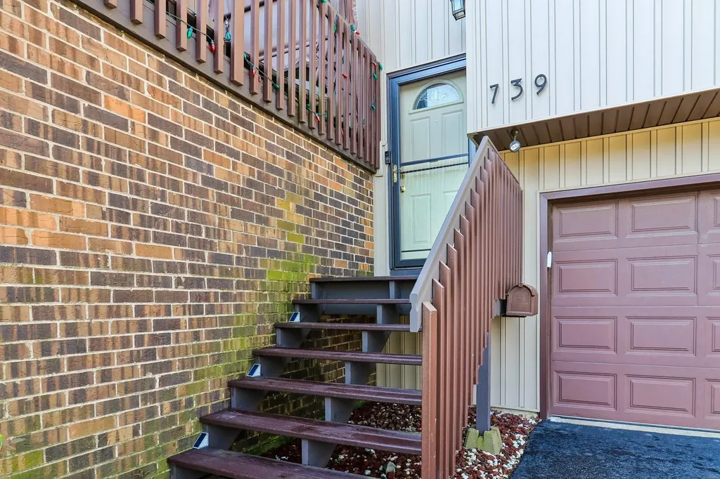 739 High Ridge Road Roselle IL 60172