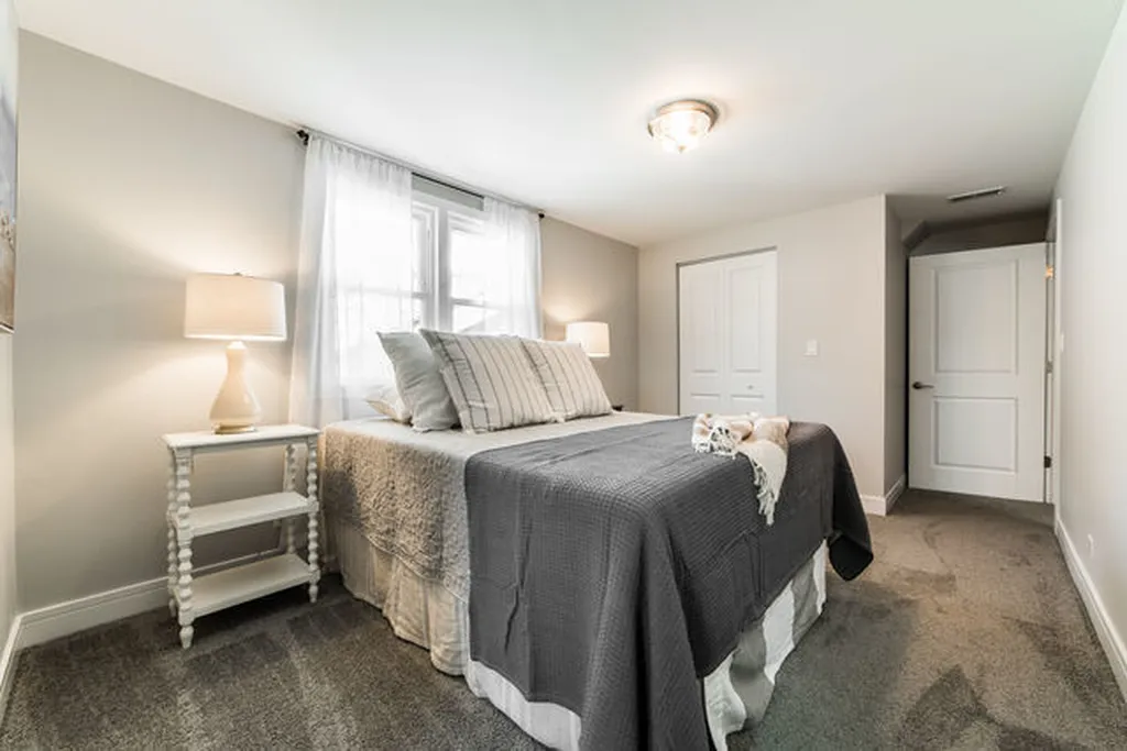 5625 North Menard Avenue Chicago IL 60646
