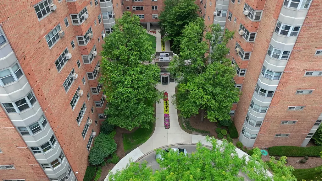 4980 North Marine Drive Chicago IL 60640