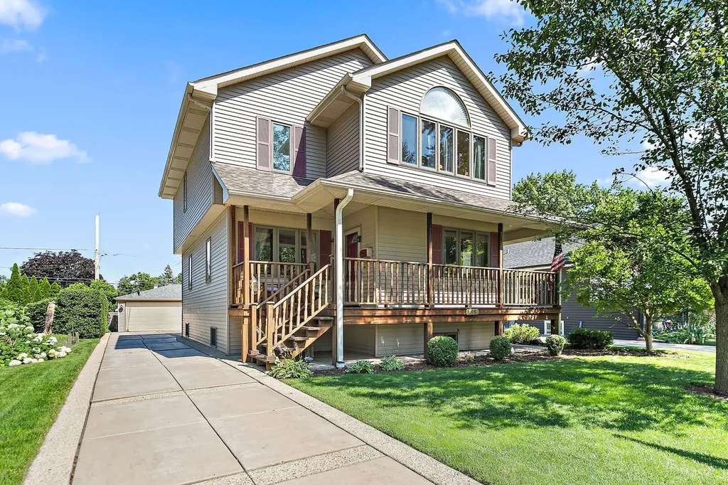 133 North Elroy Avenue Bartlett IL 60103