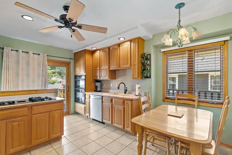 133 North Elroy Avenue Bartlett IL 60103