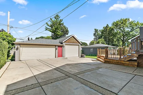 133 North Elroy Avenue Bartlett IL 60103