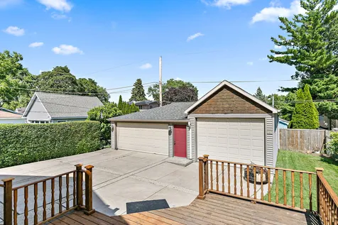 133 North Elroy Avenue Bartlett IL 60103