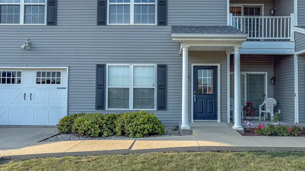 102 Essex, Unit #9 Lane Savoy IL 61874