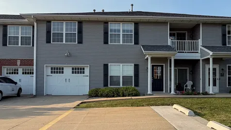 102 Essex, Unit #9 Lane Savoy IL 61874