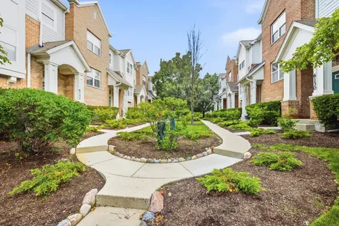 6132 Washington Court Morton Grove IL 60053