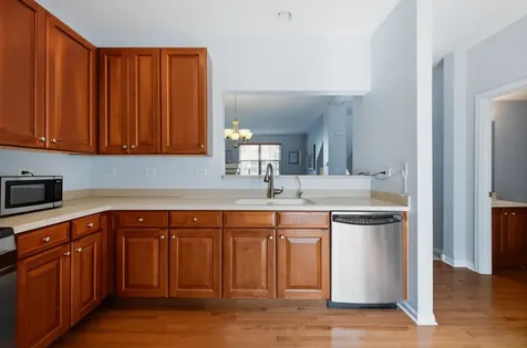6132 Washington Court Morton Grove IL 60053