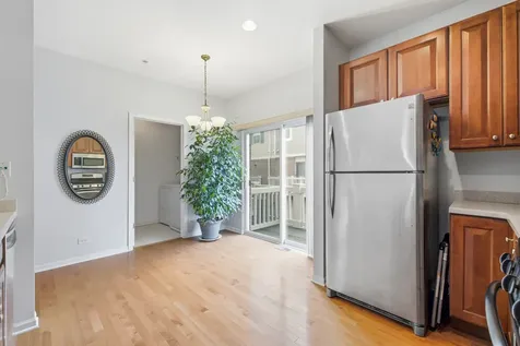 6132 Washington Court Morton Grove IL 60053