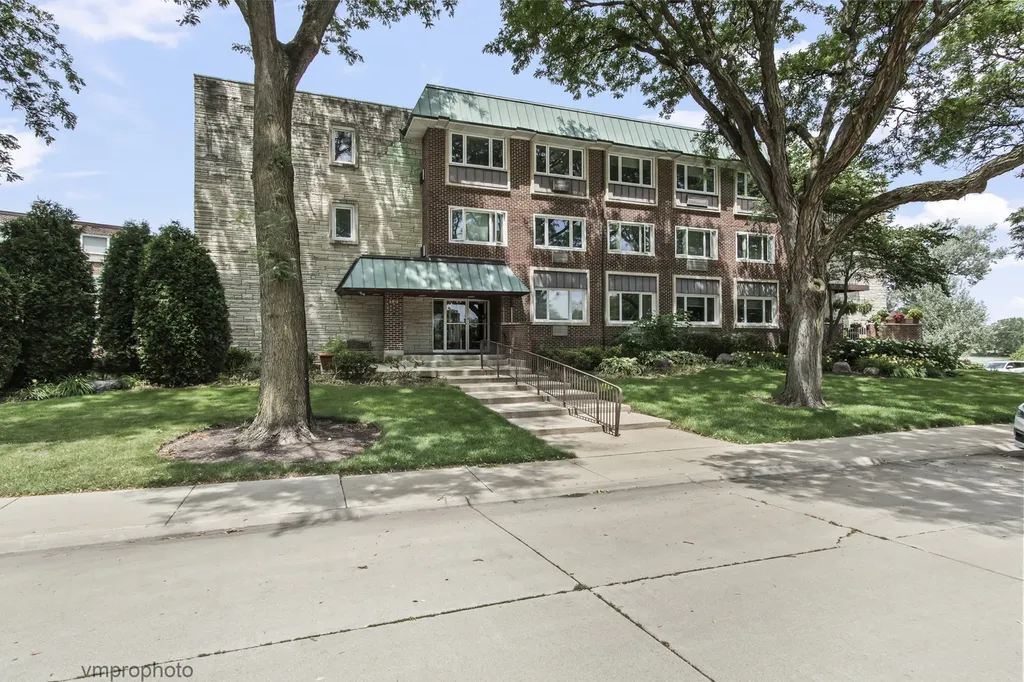 2812 East Bel Aire Drive Arlington Heights IL 60004