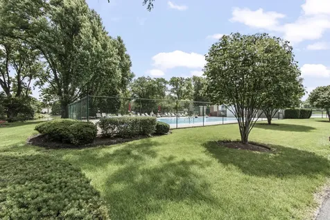 2812 East Bel Aire Drive Arlington Heights IL 60004