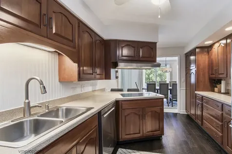2812 East Bel Aire Drive Arlington Heights IL 60004