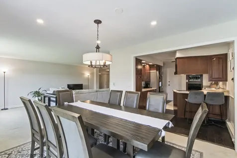 2812 East Bel Aire Drive Arlington Heights IL 60004