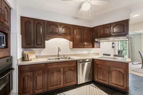 2812 East Bel Aire Drive Arlington Heights IL 60004